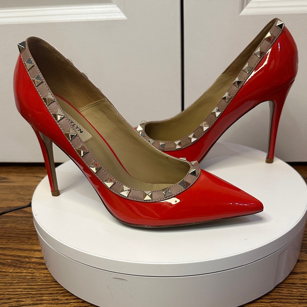Katlyn Pan Crimson Red Taupe Faux Pattent Leather Studded Pumps Heels Size 8.5